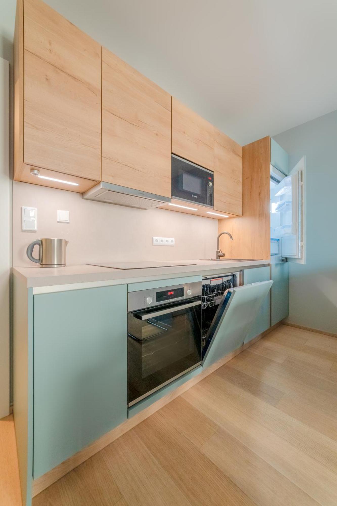 Chic Living At Vista Serenity With Balcony Praga