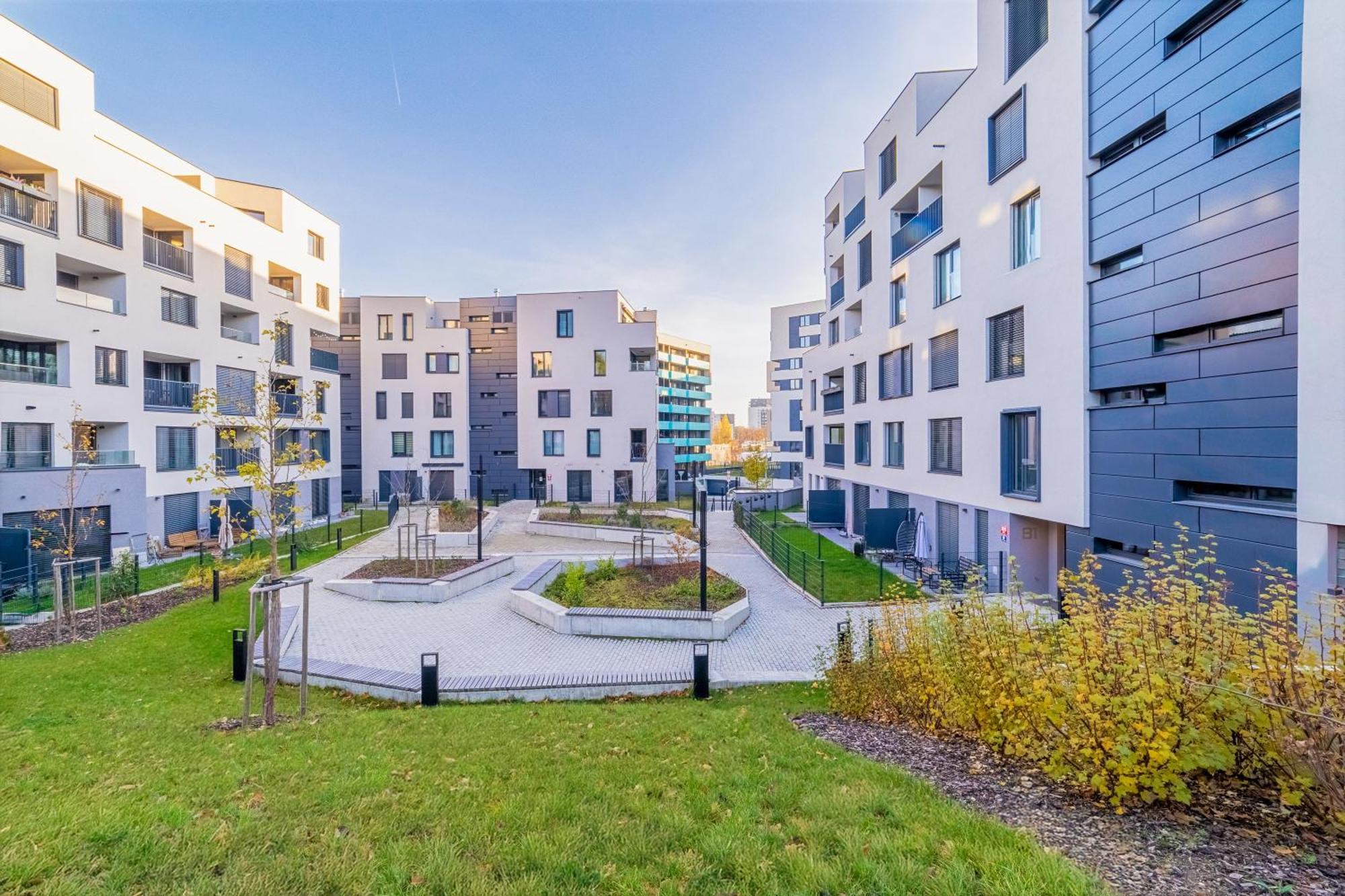 Chic Living At Vista Serenity With Balcony * Praga