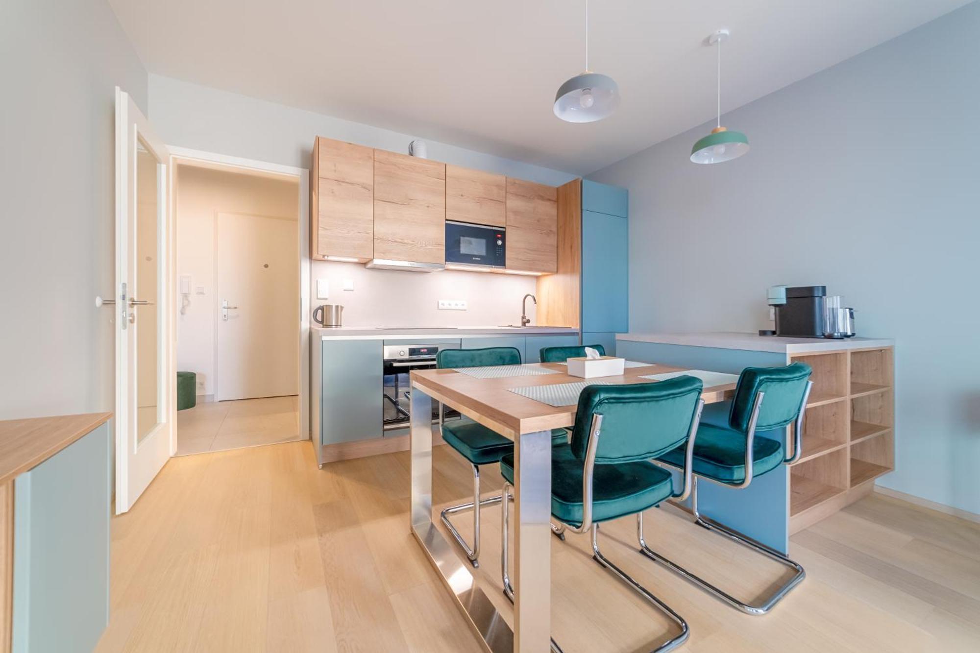 Chic Living At Vista Serenity With Balcony Appartamento Praga