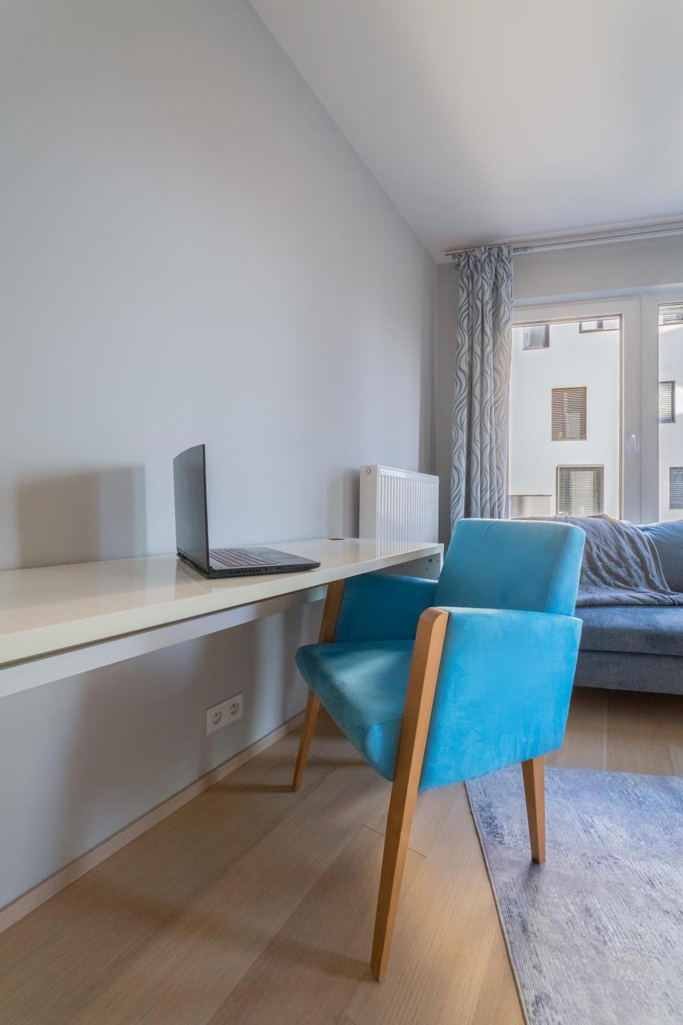 Chic Living At Vista Serenity With Balcony *