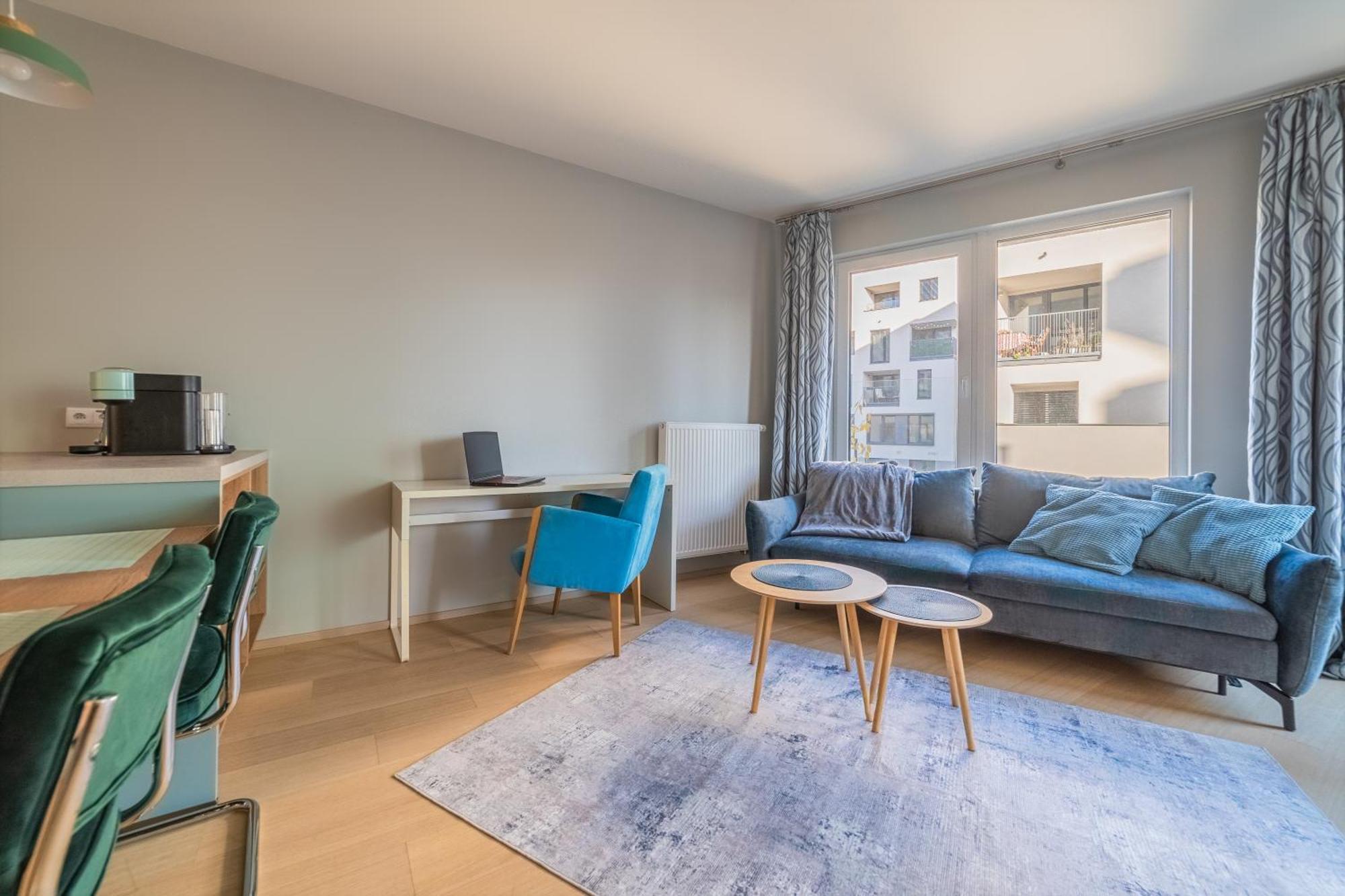 Chic Living At Vista Serenity With Balcony Praga